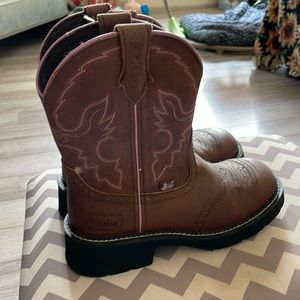 Brand new Justin boots.. too big for me.